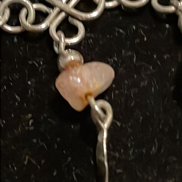 Bohemian 9” silver tone bracelet w/7 raw quartz charm dangles & hook/latch clasp - Picture 6 of 15